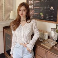 SGH0087  เสื้อไหมพรมแขนยาวคอวี กระดุมหน้าเปิดได้จริง ลายฉลุเก๋น่ารักมาก free size สี ขาว ครีม ฟ้า