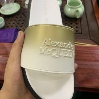 2023 high-end alexandermcqueenˉslippers, new couple beach shoes, high version summer slippers, letter graffiti flip flop