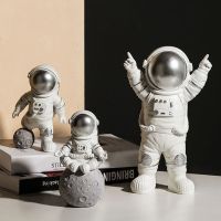 นักบินอวกาศ Figurines คริสต์มาสเรซิ่นนักบินอวกาศดวงจันทร์ประติมากรรมตกแต่งนักบินอวกาศรูปปั้นเพชรประดับของขวัญสำหรับเด็กของเล่นตกแต่งบ้าน