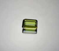 พลอย กรีน ทัวร์มาลีน (Green Tourmaline) น้ำหนัก 0.94 ct. ขนาด 4.5*2.5*6.7 mm. พลอยแท้ 100% เนื้อดี ราคาถูก