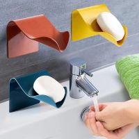 Wall Mounted Plastic Soap Dish Minimalist Soap Storage Holder Rack Creative Shower Soap Plate Box Drain Shelf Bathroom Organizer