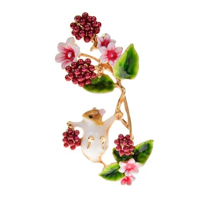 CINDY XIANG Squirrel Picking Raspberries Brooches For Women Funny Cute Animal Pin Fashion Design New Flower Accessories Gift