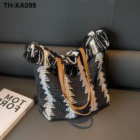 Fashion large-capacity single shoulder bag leisure bag female 2023 summer new niche design fashion tote bags