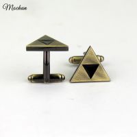 【HOT】 Fakhir Ansari Fabrics MQCHUN ตำนานของ Zelda Triforce โลหะ Cufflink คอสเพลย์เครื่องประดับบรอนซ์วินเทจสำหรับบุรุษของขวัญคริสต์มาส Gemelos สูง