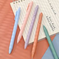 ปากกาเจลสีทึบที่เรียบง่ายและทันสมัย ปากกาลายเซ็นสำนักงานแบบพกพาและทนทาน ปากกาน้ำสีดำน่ารักและหวาน สร้างสรรค์สีมาการอง