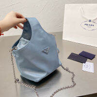 (4สี) pradaS ผู้หญิงตะกร้าผักกระเป๋าไนลอนข้ามร่างกายและไหล่ Bags2023ใหม่กระเป๋าถือของผู้หญิงแฟชั่นถุงห่วงโซ่17*15ซม