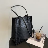 Genuine Uniqlo High-end large-capacity bag 2023 new bag womens autumn and winter all-match crocodile pattern shoulder bag high-end commuter tote bag