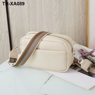 ❁ The new spring and summer hot ladies handbags 2023 bread wide shoulder straps aslant undertakes