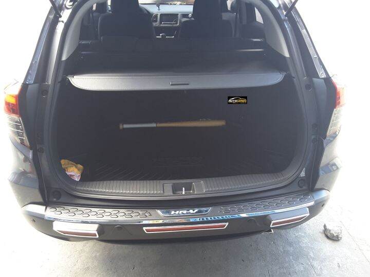 2022-honda-hrv-retractable-cargo-cover