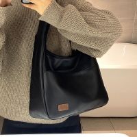 Commuter bag new fashion high-level shoulder bag womens large capacity underarm bag winter all-match bucket bag 【QYUE】