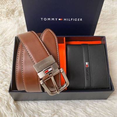 กระเป๋าสตางค์ Tommy Hilfiger Leather Belt &amp; Wallet Set !!! ซื้อ1ได้ถึง 2 ใบ เซตสุดคุ้ม!! กระเป๋าสตางค์พับสองตอน และ เข็มขัด วัสดุหนังวัวแท้  จัดมาเป็นใน Gift Set มอบเป็นของขวัญก็ดูดี เซทสุดคุ้มจองด่วนห้ามลาดเลยค่ะ!