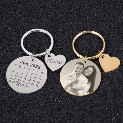【LZ】☬  Chaveiro de calendário gravado personalizado para casais cartas fotográficas personalizadas chaveiro para namorado e namorada presentes de aniversário de casamento