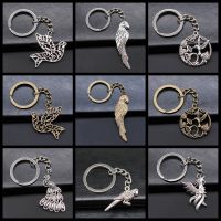 Metal Holder Chain Men Keychain Hummingbird Peacock Pendant Souvenirs