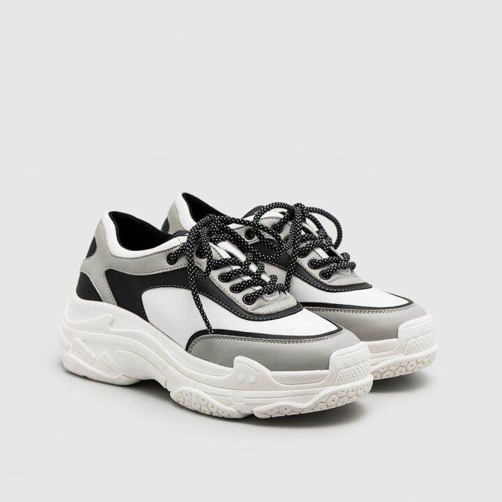 report alexa sneaker