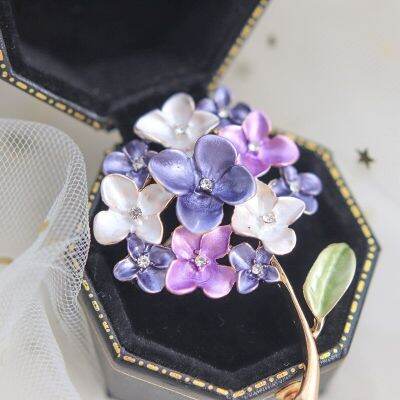 Creative Literary Purple Hydrangea Plant Flower Brooch Ladies Western Pin Sweater Brooch Accessories