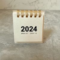 (ปฏิทิน) 2023-2024สีทึบย้อนยุคที่เรียบง่ายปฏิทินตั้งโต๊ะถังขยะตั้งโต๊ะปฏิทินขาตั้งขนาดเล็กปฏิทินวาระการประชุมตัวจัดวางแผนสำหรับโต๊ะรายปีทุกวัน