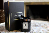 Jo Malone London Oud &amp; Bergamot Home Candle 200gกลิ่นหอมที่แยบยลราวควันจากธูปหอมชวนให้หลงใหลด้วยกลิ่นของไม้ล้ำค่า