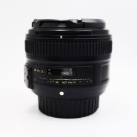 Nikon AF-S DX NIKKOR 50mm f/1.8G เลนส์ NIKKOR 50 มม. f/1.8G ซึ่งมีมุมมองโดยประมาณใกล้เคียงกับสายตามนุษย์ มีความโดนเด่นในด้านการถ่ายภาพบุคคล ภาพทิวทัศน์