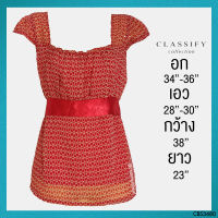 USED Classify Collection - Red Graphic Top | เสื้อแขนสั้นสีแดง สีครีม ลายกราฟฟิก ระบาย โบว์ เสื้อแขนตุ๊กตา ทำงาน แท้ มือสอง