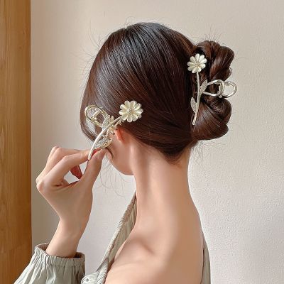Korean opal daisy hair clip ins exquisite rhinestone hair accessories fashion womens headwear hair-catching metal shark clip