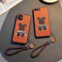 guohongzhilianjiaoyukej เคสโทรศัพท์มือถือหนัง ลายหมี LV X Bearbrick พร้อมสายคล้อง สีส้ม สําหรับ 13 i13 13pro i11 iX Xs XR 7plus 8plus 7 PLUS 8 12Pro 12