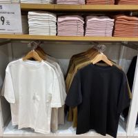 UNIQLO เสื้อยืดแขนเสื้อแขนสั้นคอกลมสำหรับผู้ชาย/ผู้หญิงห้าคนเสื้อยืดแขนหลวมสำหรับห้องลองเสื้อบ้าน444999