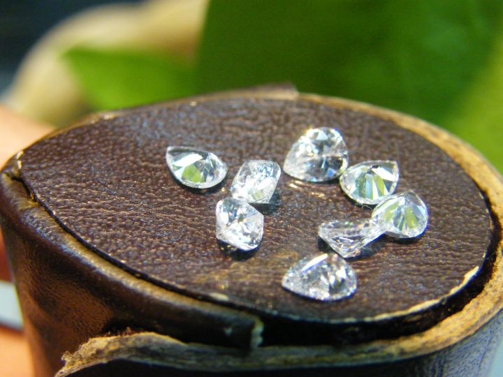 คิวบิกเซอร์โคเนีย-เพชรรัสเซีย-cubic-zirconia-รูปยอดน้ำ-สีขาว-4เม็ด-white-american-diamond-stone-pear-7x5mm-white-4-pcs