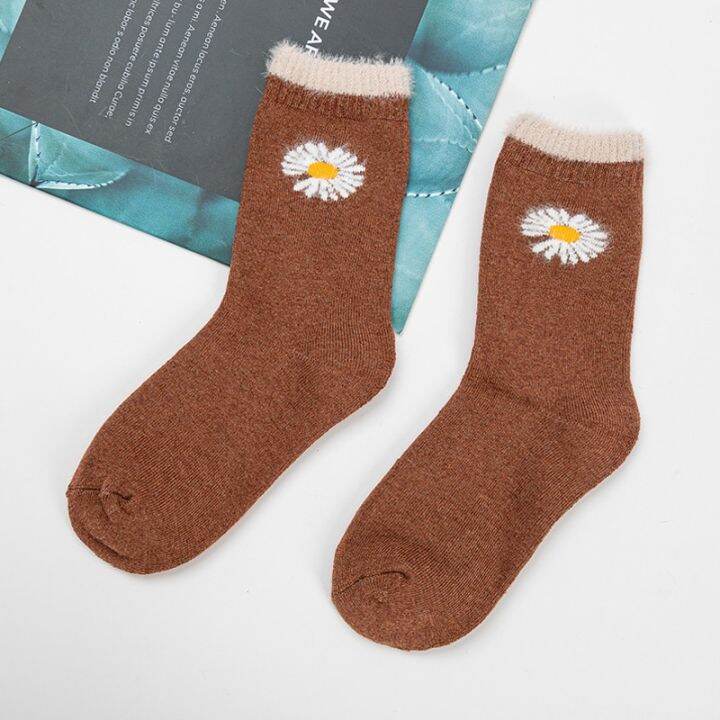 winter-women-cotton-socks-warmer-thicken-embroidery-daisy-comfortable-crew-socks