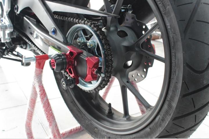 ฝาครอบข้างสวิงอาร์ม-สปูนยกรถ-piranha-cbr150r-ปี-2019-สีดำ