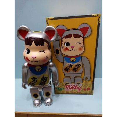 400% Bearbrick Fujiya PEKO Milky Girl Fortune Cat In One Action Figures Fashion Hobbies Toy