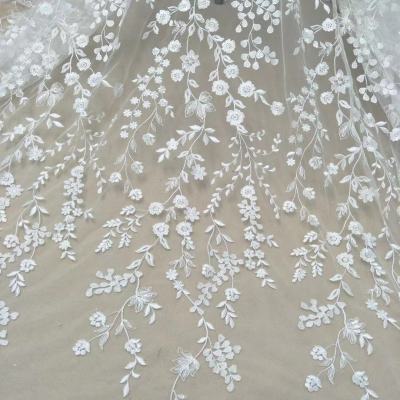 Soft Ivory White ดอกไม้ขนาดเล็กและชุดแต่งงานรูปใบไม้ผ้าลูกไม้ปักเลื่อมกว้าง130ซม. ขายตามขนาด