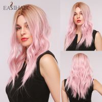 Easihair วิกผมหยักศกสีน้ำตาลยาวปานกลางวิกผมผู้หญิงสังเคราะห์ผมธรรมชาติส่วนตรงกลางวิกคอสเพลย์สำหรับปาร์ตี้ทนความร้อนได้