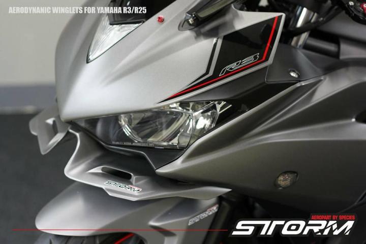 storm-วิงเล็ต-winglets-ปีกใต้ไฟหน้าแต่ง-สำหรับรถ-yamaha-r3-และ-r25-ผลิตด้วย-fiber-grass-ปีกแต่งไฟหน้า