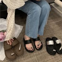 Diamond clip toe is cool slippers ins female leisure wears outside flat beach flip-flops han edition in the summer of 2023 the new