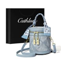 [Hot style] Kathleens popular niche design bags this year are new fashionable versatile crossbody bags portable bucket for women