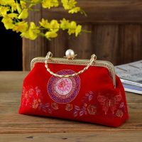 Hot selling Antique cheongsam bag female Chinese style retro all-match banquet hand embroidered bridal large capacity