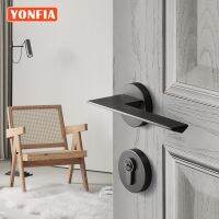 YONFIA ที่จับประตูตกแต่งภายในที่ทันสมัยสี่เหลี่ยมสีดำ A8046R01แบบเรียบง่ายที่จับประตูใหม่สำหรับประตูห้องน้ำไม้