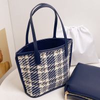 ∋ The new bag women 2023 fashion design sense niche tote bag handbag vegetable basket hand carry commuting mother bag