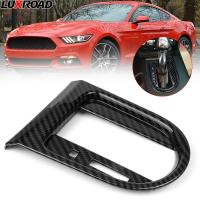 แผงฝาครอบกรอบเกียร์เกียร์ศูนย์ภายในรถคาร์บอนไฟเบอร์สำหรับ Ford Mustang 2015-2013เกียร์แผงแบบสลับขอบป้องกัน