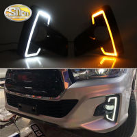 SNCN โคมไฟเดย์ไลท์รถ DRL LED 12V 2ชิ้นสำหรับ Toyota Hilux Revo Rocco 2018 2019สัญญาณไฟเลี้ยวสีเหลือง2020ไฟเดย์ไลท์สำหรับวิ่งกลางวันอัตโนมัติ