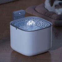 PetStbuyi เครื่องจ่ายน้ำแมวใบ้ระบบไฟฟ้าของขวัญเครื่องจ่ายน้ำพิเศษที่ให้อาหารสัตว์น้ำมากสำหรับแมวสุนัขสัตว์เลี้ยงครอบครัวแมวใบ้ไฟฟ้าเครื่องจ่ายน้ำเป็นของขวัญเครื่องจ่ายน้ำที่ค่อนข้างที่ให้อาหารสัตว์น้ำเป็นพิเศษสำหรับ GG-MY ในครอบครัวแมวสุนัขสัตว์เลี้ยง