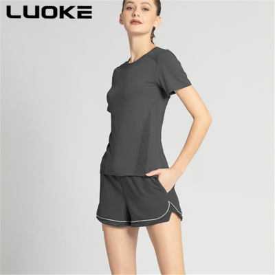 Luoke เสื้อผ้าโยคะชุดกีฬาแขนสั้นผู้หญิงกางเกงขาสั้น Nude ผ้าตาข่ายระบายอากาศแห้งเร็ววิ่งออกกำลังกาย2ชิ้น Sui