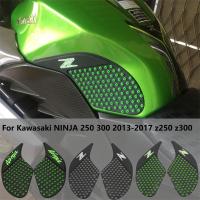 ป้องกันแผ่นกันลื่นถังเชื้อเพลิงรถมอเตอร์ไซค์สำหรับ Kawasaki NINJA 250 300 2013-2017 Z250 Z300 Z 250สติ๊กเกอร์ที่ยึดเข่าด้านข้าง