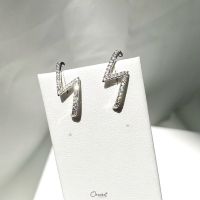 Thunder blink earrings. (ต่างหูแบบติดหู งานชุบทองคำขาว เพชร CZ)