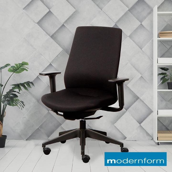 modernform-เก้าอี้สำนักงาน-เก้าอี้ทำงาน-เก้าอี้ออฟฟิศ-เก้าอี้ผู้บริหาร-รุ่น-tr-พนักพิงกลาง-ที่วางแขนปรับความสูงได้-มีระบบโยกเอน-natural-glide-พนักพิงหุ้มผ้าสีดำ