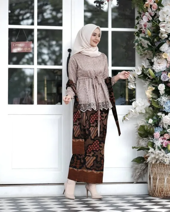 Simak, 10 Baju Lebaran Unik Referensi Out Fit Baju Lebaran 2023 BAJU KEBAYA MODERN / BAJU MUSLIM TERBARU / KEBAYA MODERN / KEBAYA BATIK / BATIK SARIMBIT / BATIK COUPLE KELUARGA / BATIK BRUKAT MODERN TERBARU / KEBAYA BROKAT MODERN | Lazada Indonesia