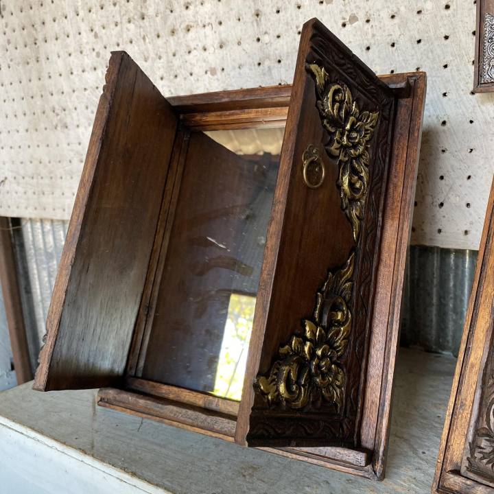 งานคุณภาพ-กระจกไม้แกะสลัก-ขนาด-10x12-นิ้ว-กระจกไม้-ทำจากไม้เนื้อแข็ง-แกะสลักลายดอกไม้-ปัดทอง-ฝีมือคนไทย-flower-wooden-mirror-carved-10-x12