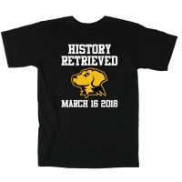 Umbc Retrievers มีนาคม Madnes Virginia ที่น่ารำคาญคลาสสิกแฟชั่นสไตล์ผ้าฝ้ายเสื้อยืดคริสต์มาส GiftMen เสื้อยืด