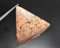 หินหลังเบี้ย แจสเปอร์ (Jasper) " หินแห่งความกล้าหาญ" ทรง triangle น้ำหนัก 53.80 ct. ขนาด 32.1*10*28.6 mm. หินลายธรรมชาติ หินแท้ 100% เนื้อดี ราคาถูก