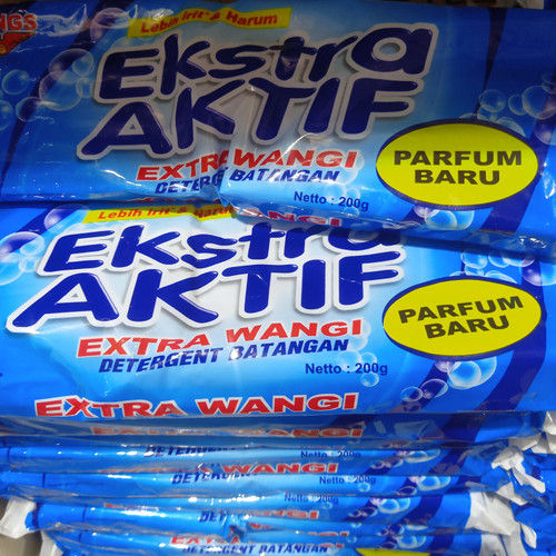 WINGS Extra Aktif Sabun Detergent Batangan